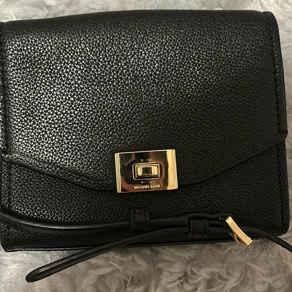 Perfect Condition! Designer OG Michael Kors Black Gold buckle Handbag.
